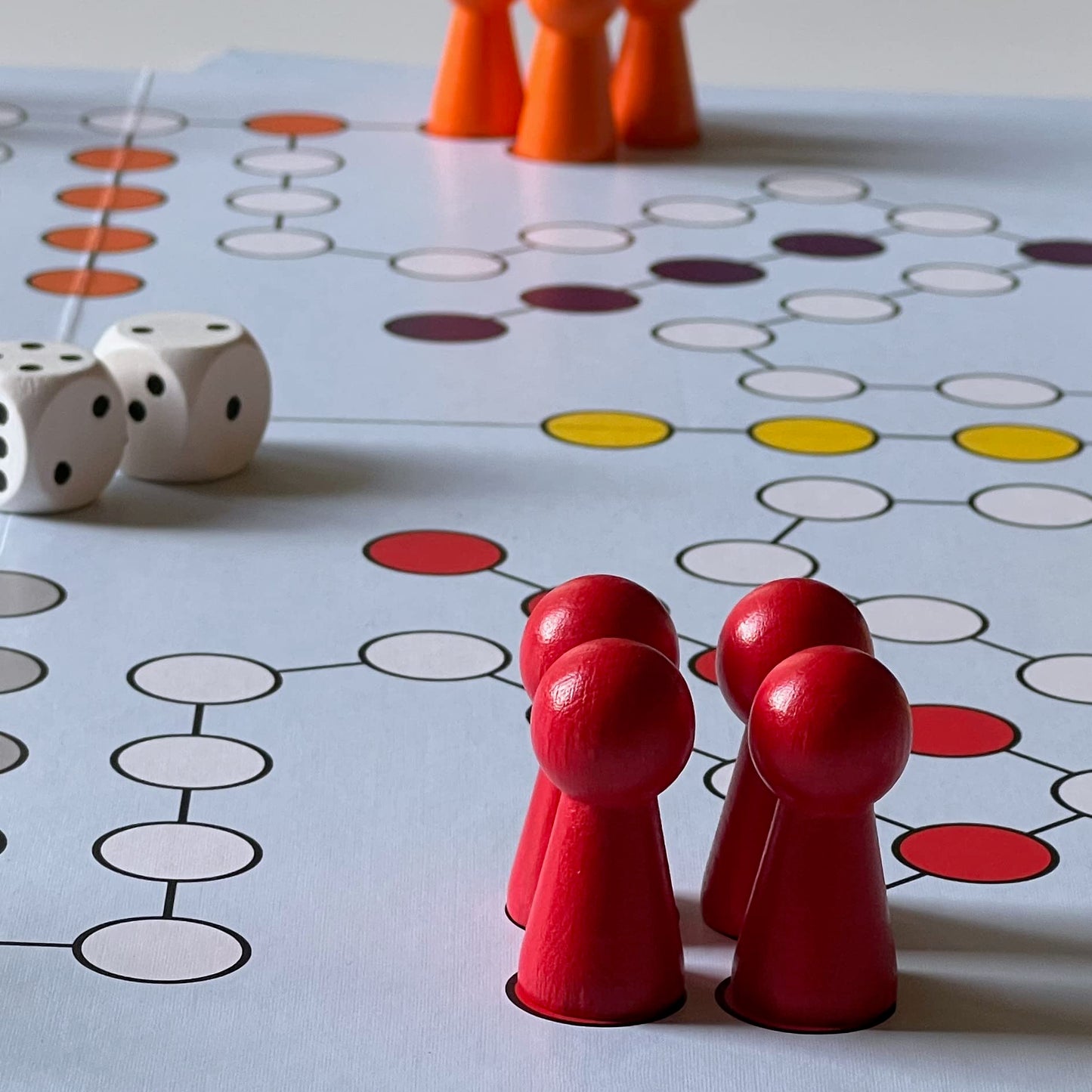 Spieltz Spielmaterial-Set für Ludo groß: Halmakegel 19/40 mm, Würfel 20 mm